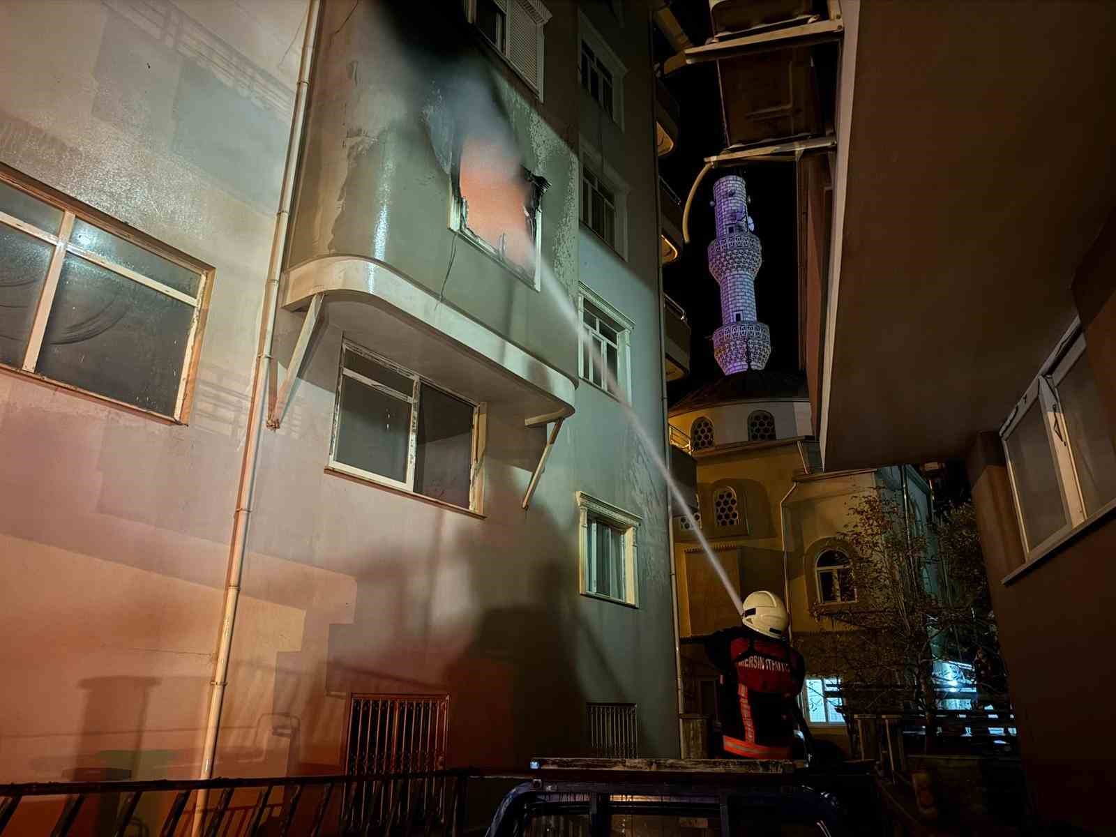 Elektrikli soba yangına neden oldu: Daire alev alev yandı