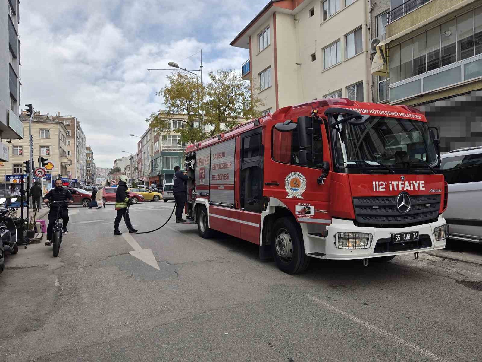 Çöp konteyneri yangınına itfaiye müdahale etti