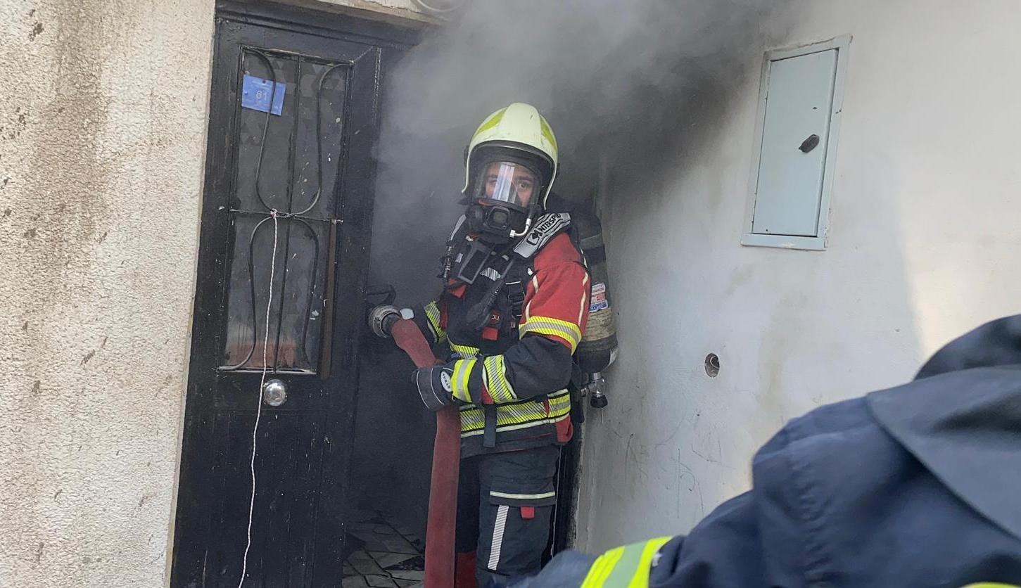 Erdemli&rsquo;de ev yangını b&uuml;y&uuml;meden s&ouml;nd&uuml;r&uuml;ld&uuml;
