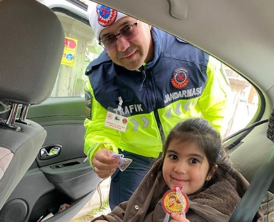 Tavşanlı Hande Gül Anaokulu öğrencileri "Güvenli Yolculuk" için arka koltuğa geçti