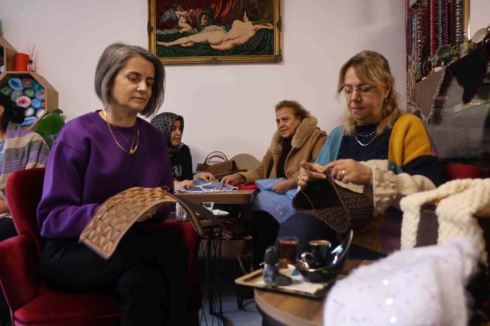 Bu kafeye erkekler giremiyor
