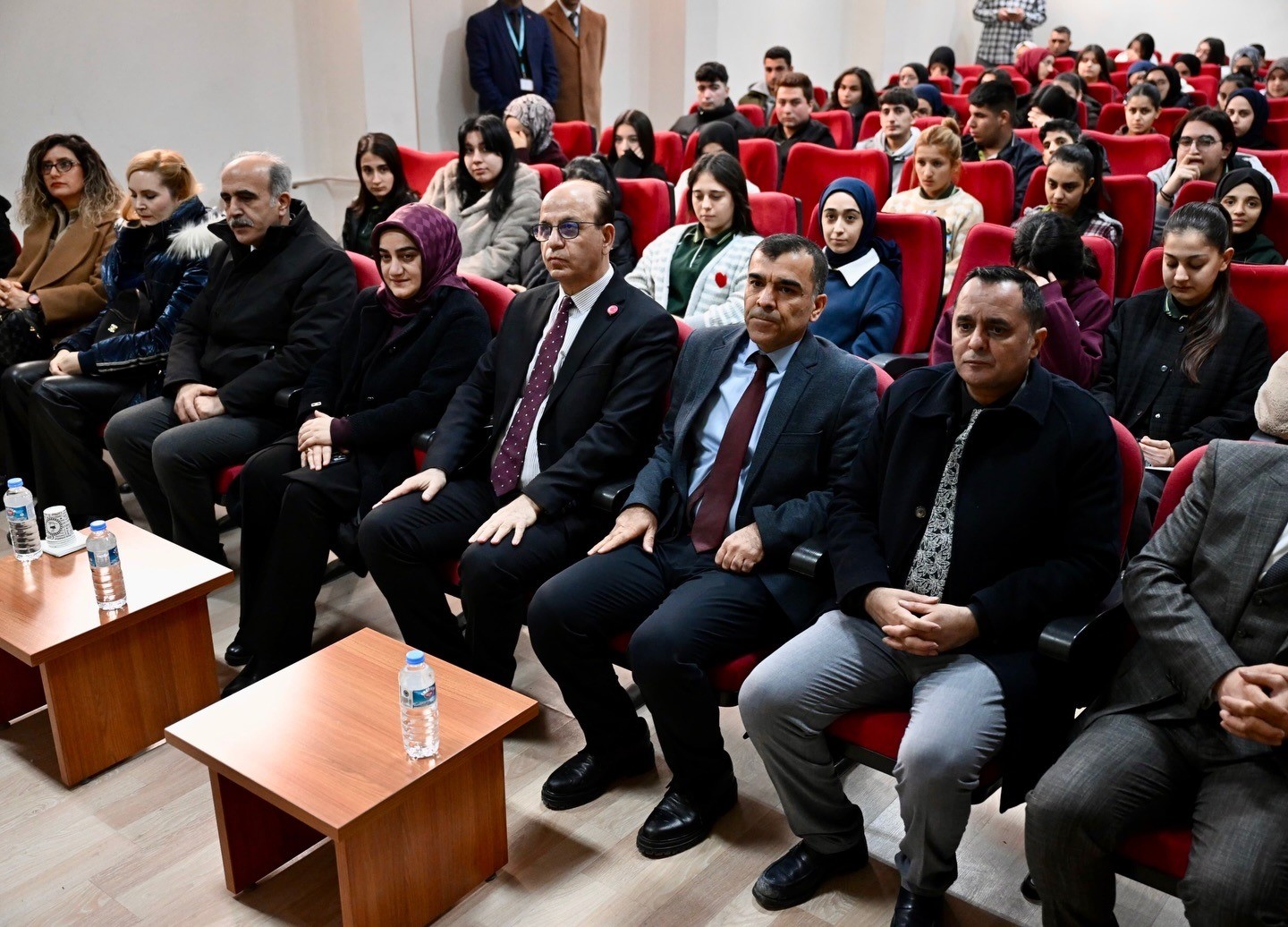 Yeşilyurt Belediyesi’nden öğrencilere TYT-AYT kaynak kitap desteği