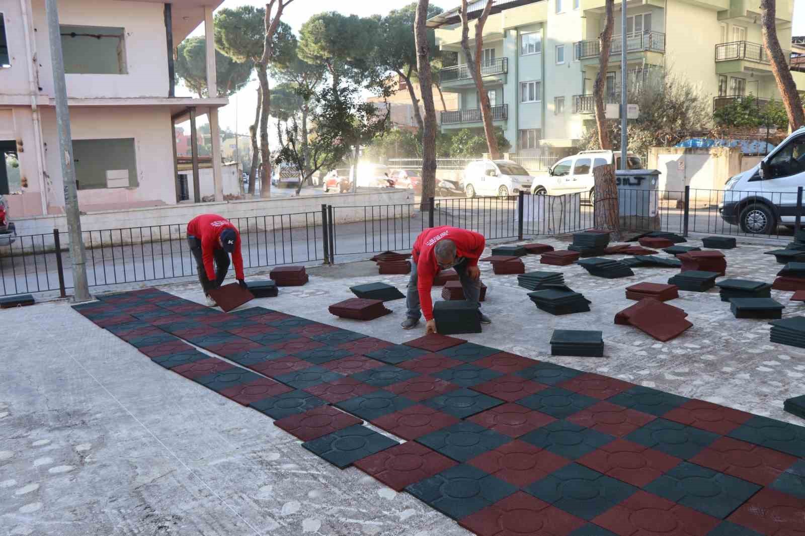 Nazilli Belediyesi çocuk parklarını yeniliyor