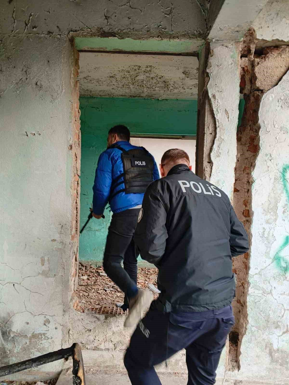 Uzunköprü’de aranan 5 hükümlü yakalandı