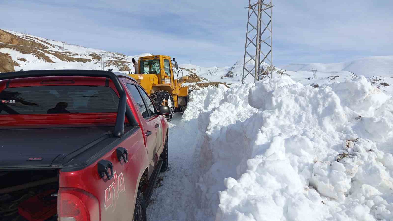 Hakkari’de zorlu kışta su seferberliği