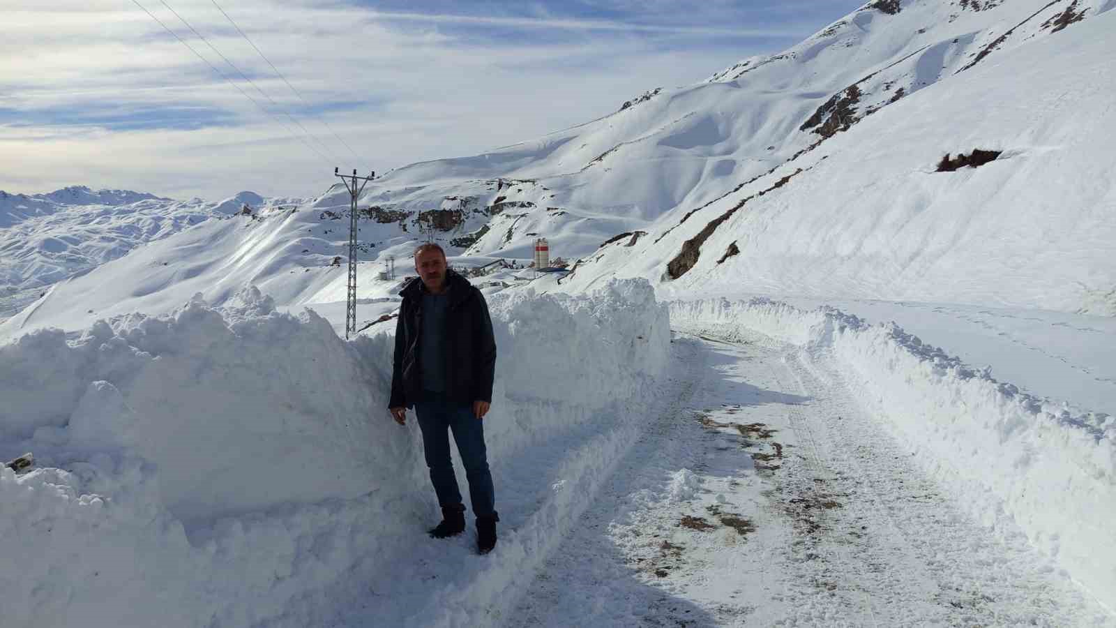 Hakkari&rsquo;de zorlu kışta su seferberliği
