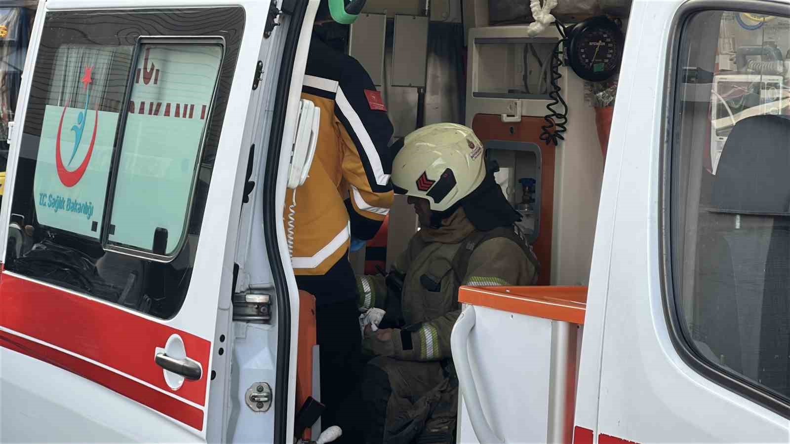 Beşiktaş’ta iş yerinde korkutan yangın: 1 itfaiyeci yaralandı