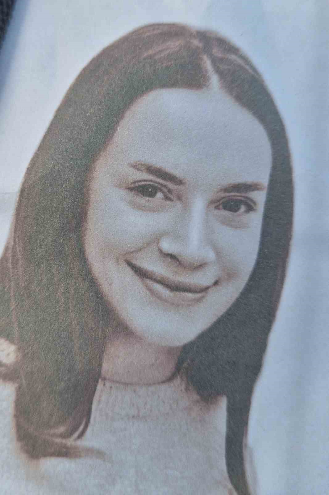 Sıla’nın hayatını kaybettiği yolda çelenkler bırakıldı, beyaz balonlar gökyüzüne bırakıldı