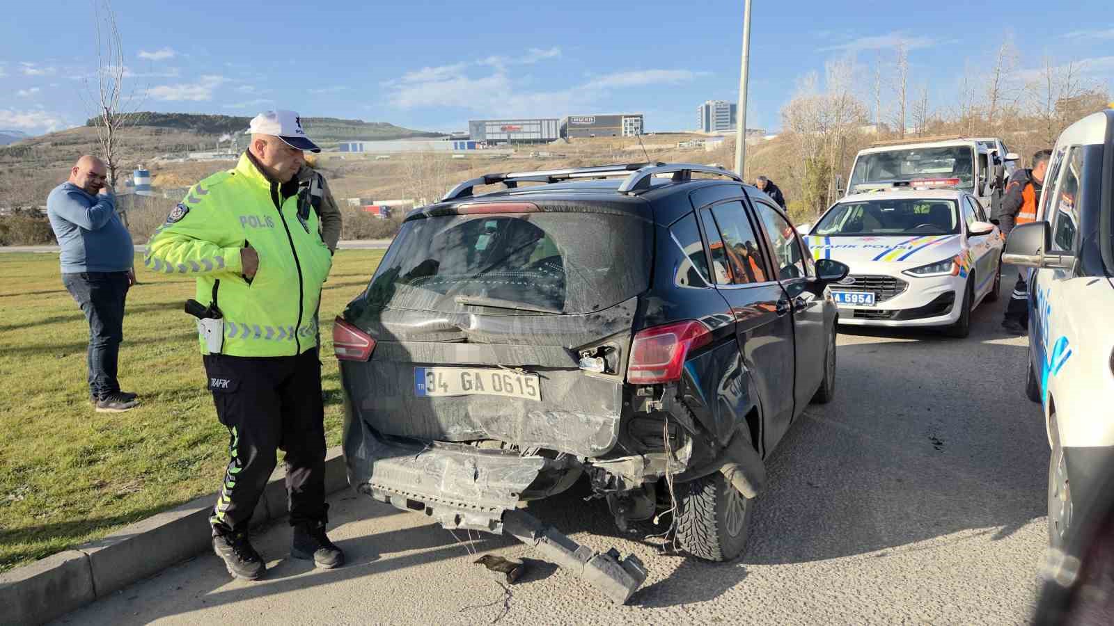 Yeni aldığı aracıyla kaza yaptı: 2 yaralı