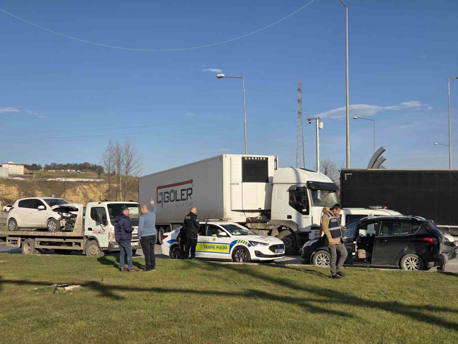 Yeni aldığı aracıyla kaza yaptı: 2 yaralı