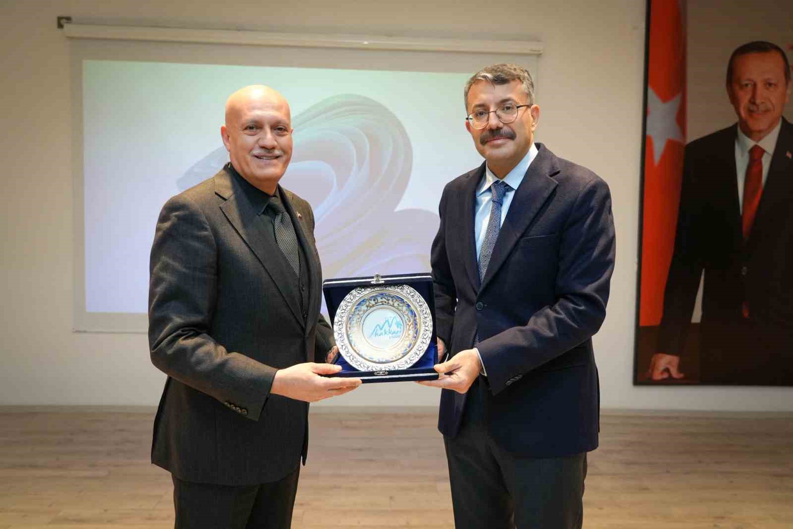 Hakk&acirc;ri&rsquo;de kolluk personeline etkili iletişim eğitimi
