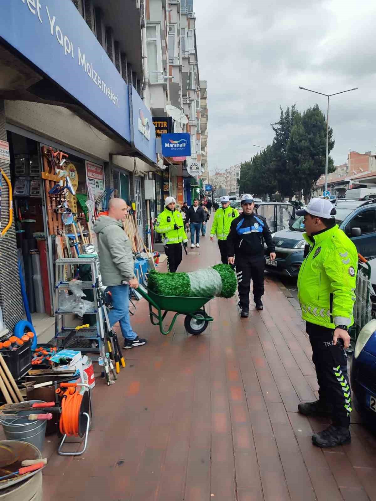 Kırklareli&rsquo;nde kaldırım ve yol işgalleri denetimi

