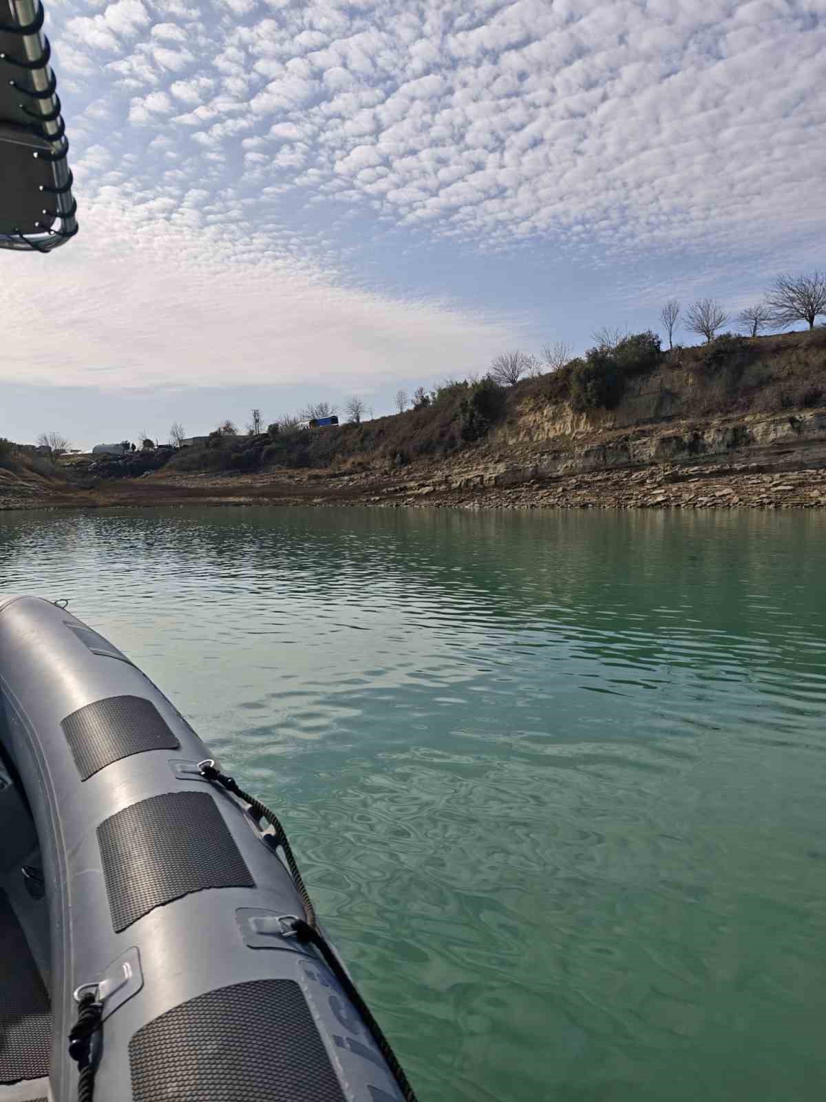 Kayıp gencin cansız bedeni Seyhan Baraj G&ouml;l&uuml;&rsquo;nde bulundu
