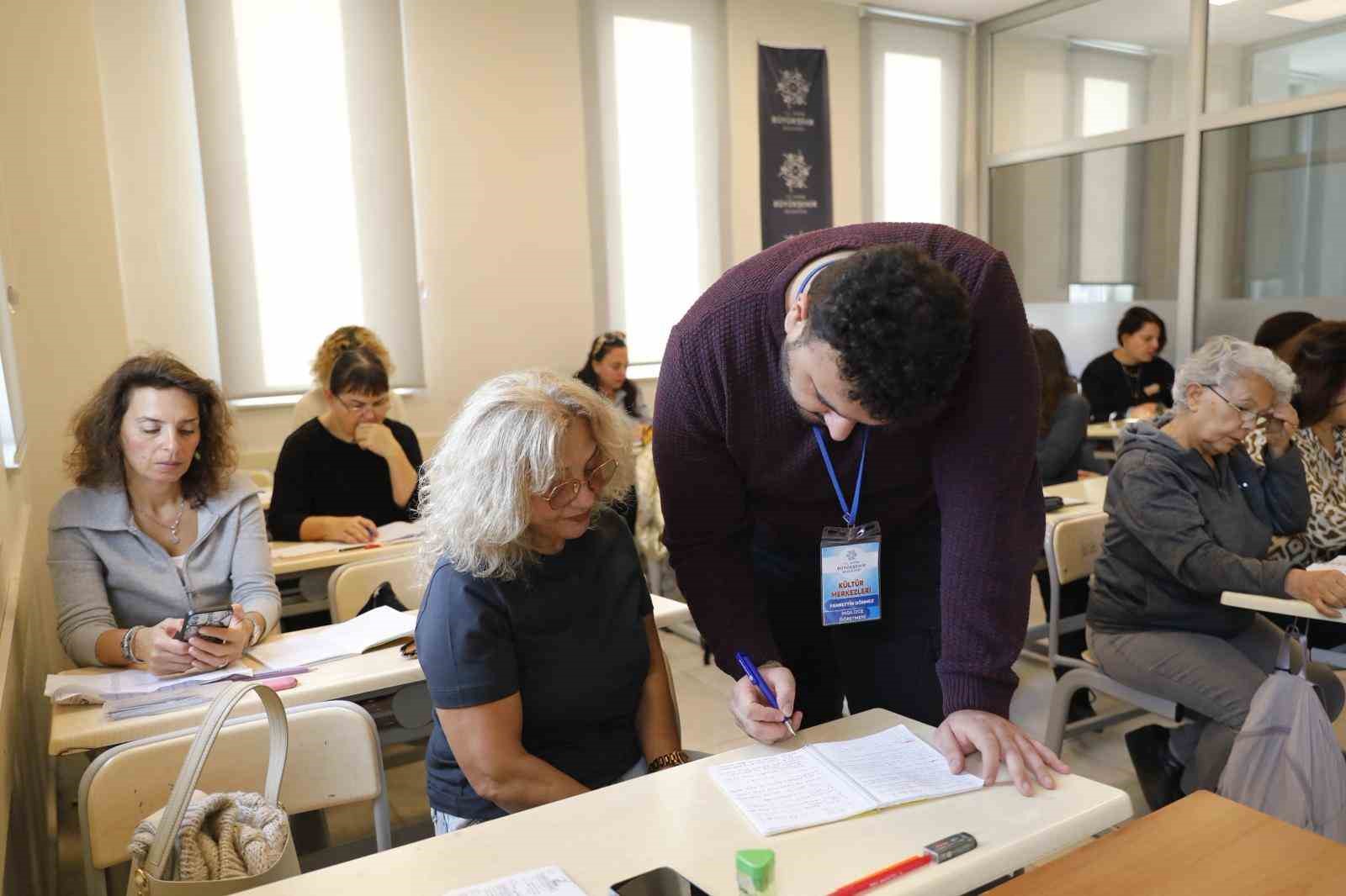 Aydın&rsquo;da her yaştan vatandaş İngilizce &ouml;ğreniyor
