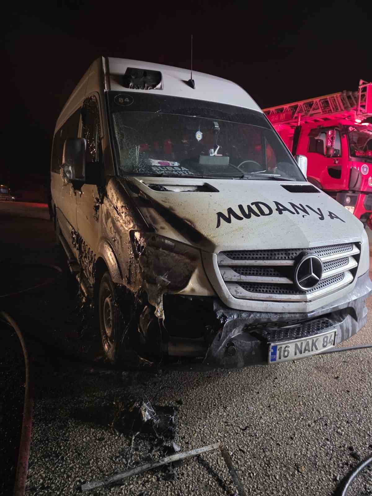 Mudanya&rsquo;da minib&uuml;s duraklarında yangın paniği
