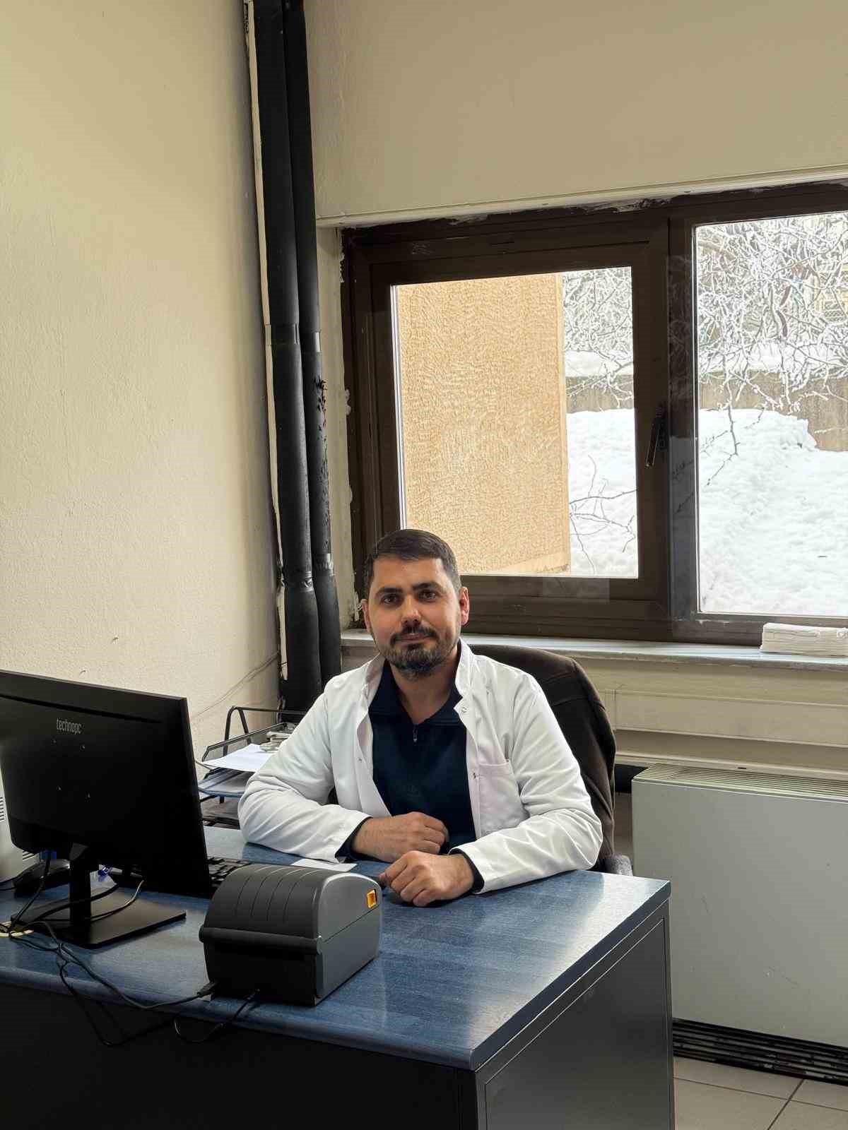 Uzmanından buzlu havada k&ouml;sele ayakkabı, kundura ve y&uuml;ksek topuk uyarısı
