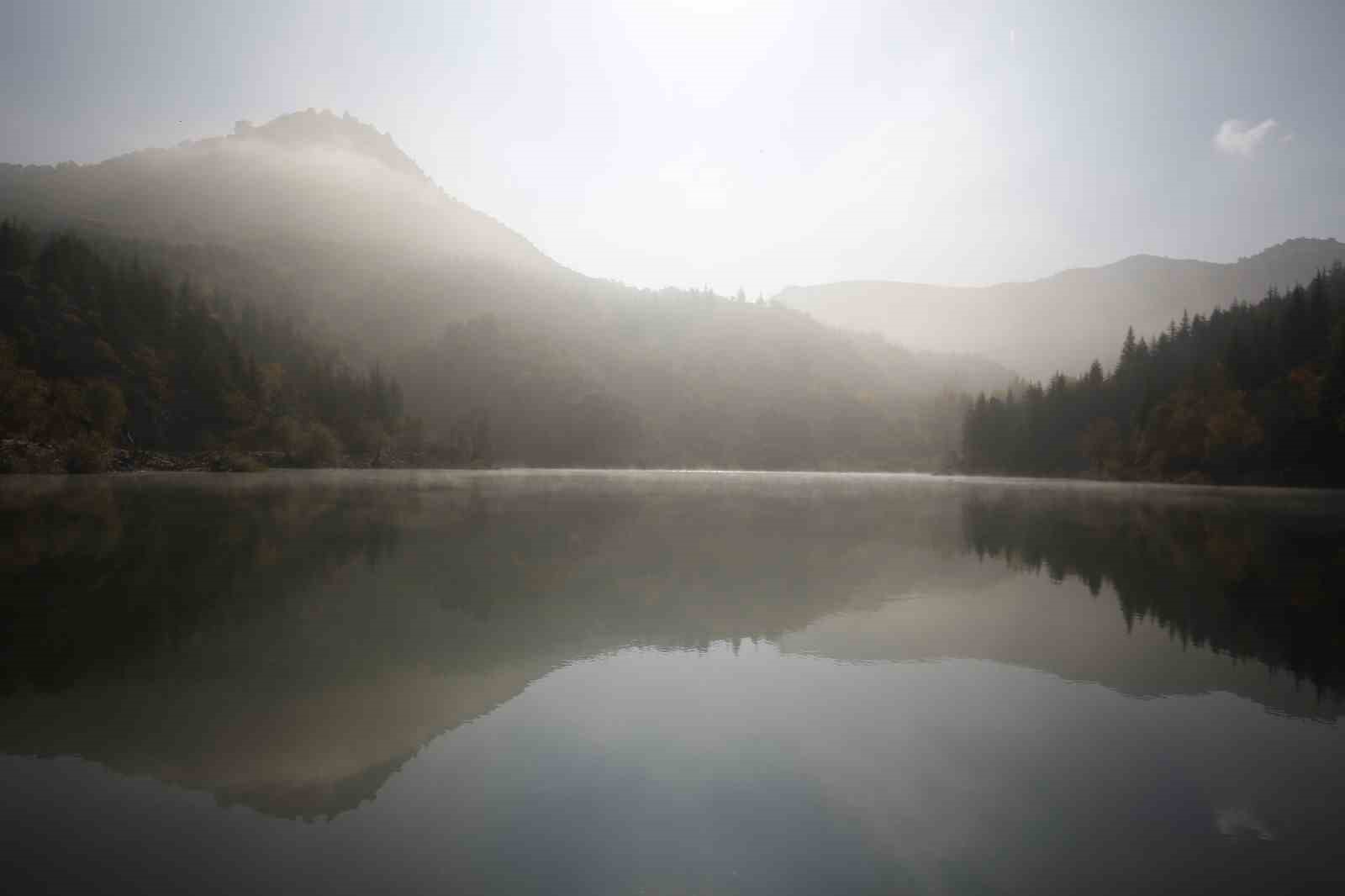 Afyonkarahisar&rsquo;ın sis altındaki g&ouml;r&uuml;nt&uuml;s&uuml; mest etti

