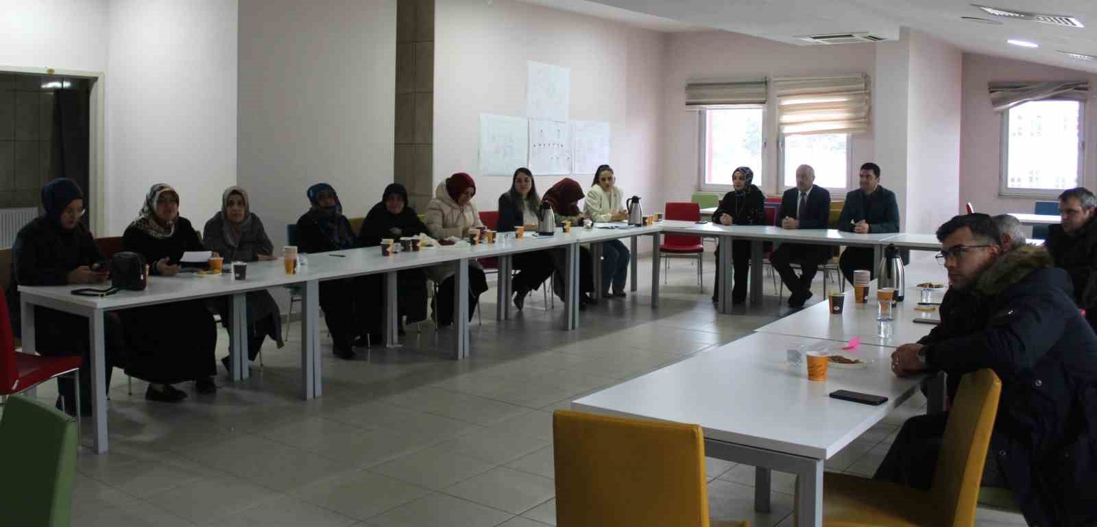 Bayburt&rsquo;ta koruyucu ailelere eğitim verildi
