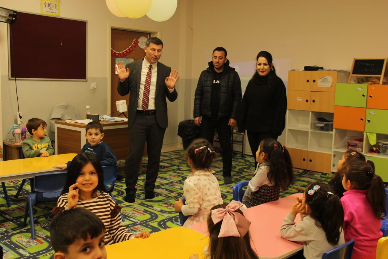 Cizre Milli Eğitim M&uuml;d&uuml;r&uuml; okullarda incelemelerde bulundu
