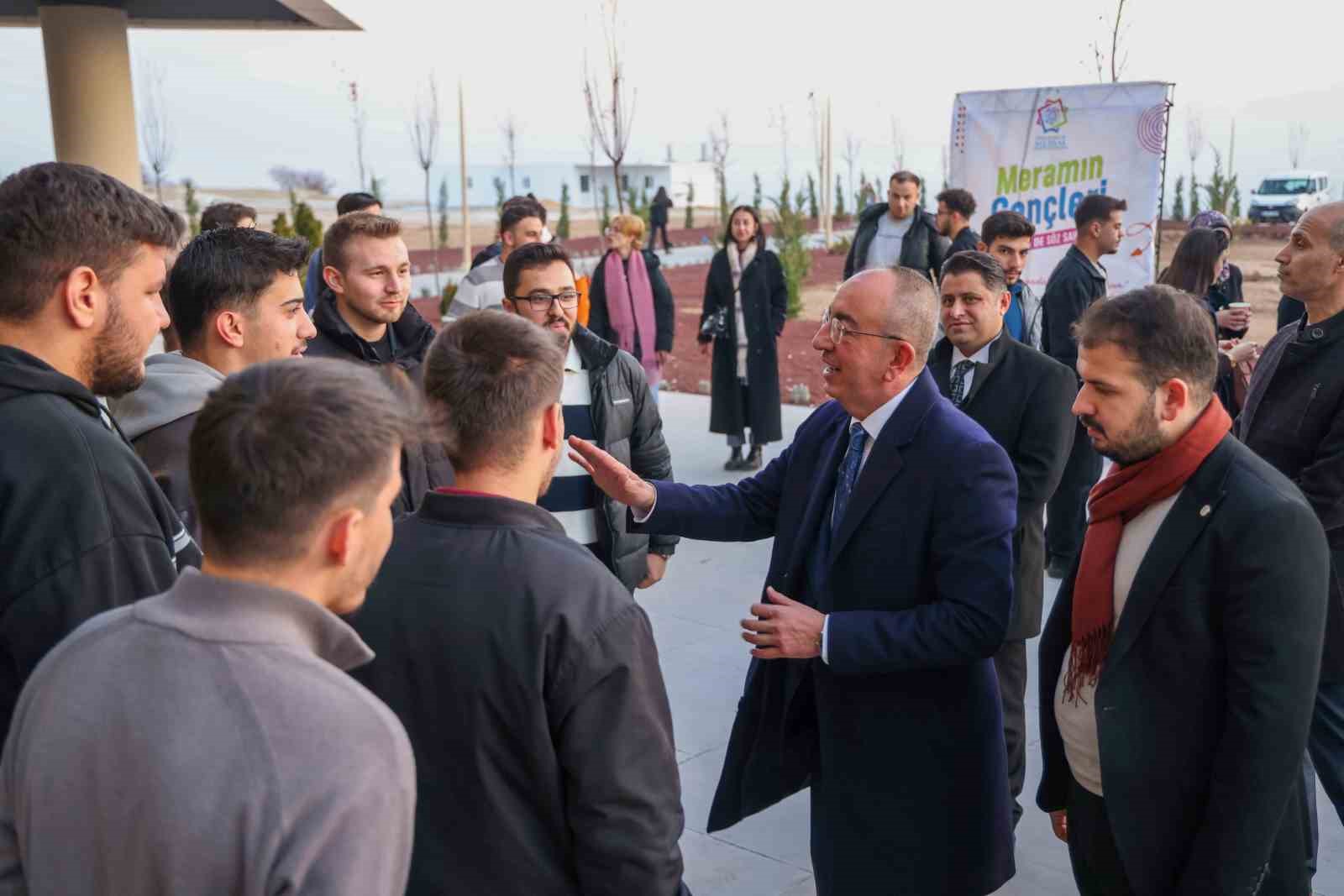 &Uuml;niversitelilerin final stresine sıcak bir mola: Başkan Kavuş&rsquo;tan gen&ccedil;lere &ccedil;orba ikramı
