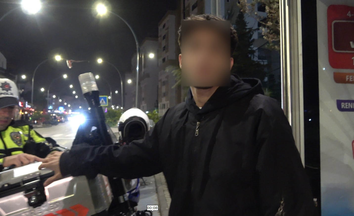 Ehliyet yetersizliği gerek&ccedil;esiyle ceza yiyen &uuml;niversite &ouml;ğrencisi: "Şu an duygu falan kalmadı bende, bu borcu nasıl &ouml;deyeceğimi d&uuml;ş&uuml;n&uuml;yorum"
