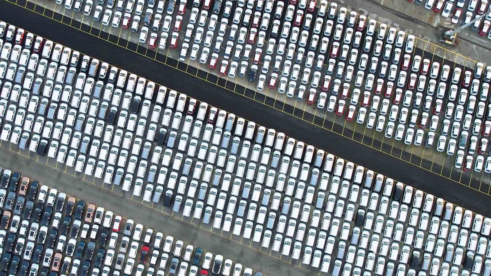 İthal otomobiller Haydarpaşa Limanı’nı doldurdu