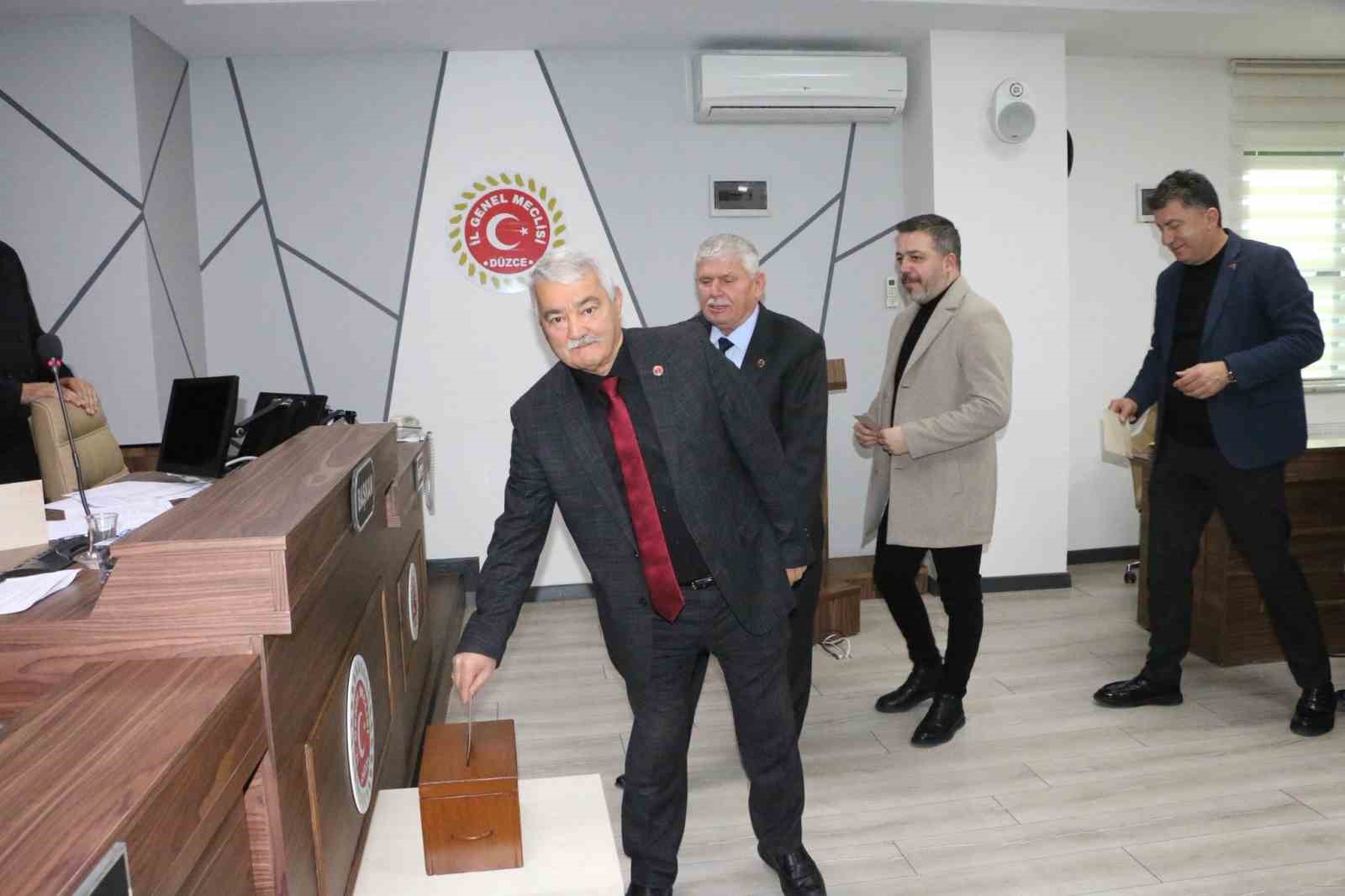 D&uuml;zce İGM &uuml;yeleri sandık başına gitti
