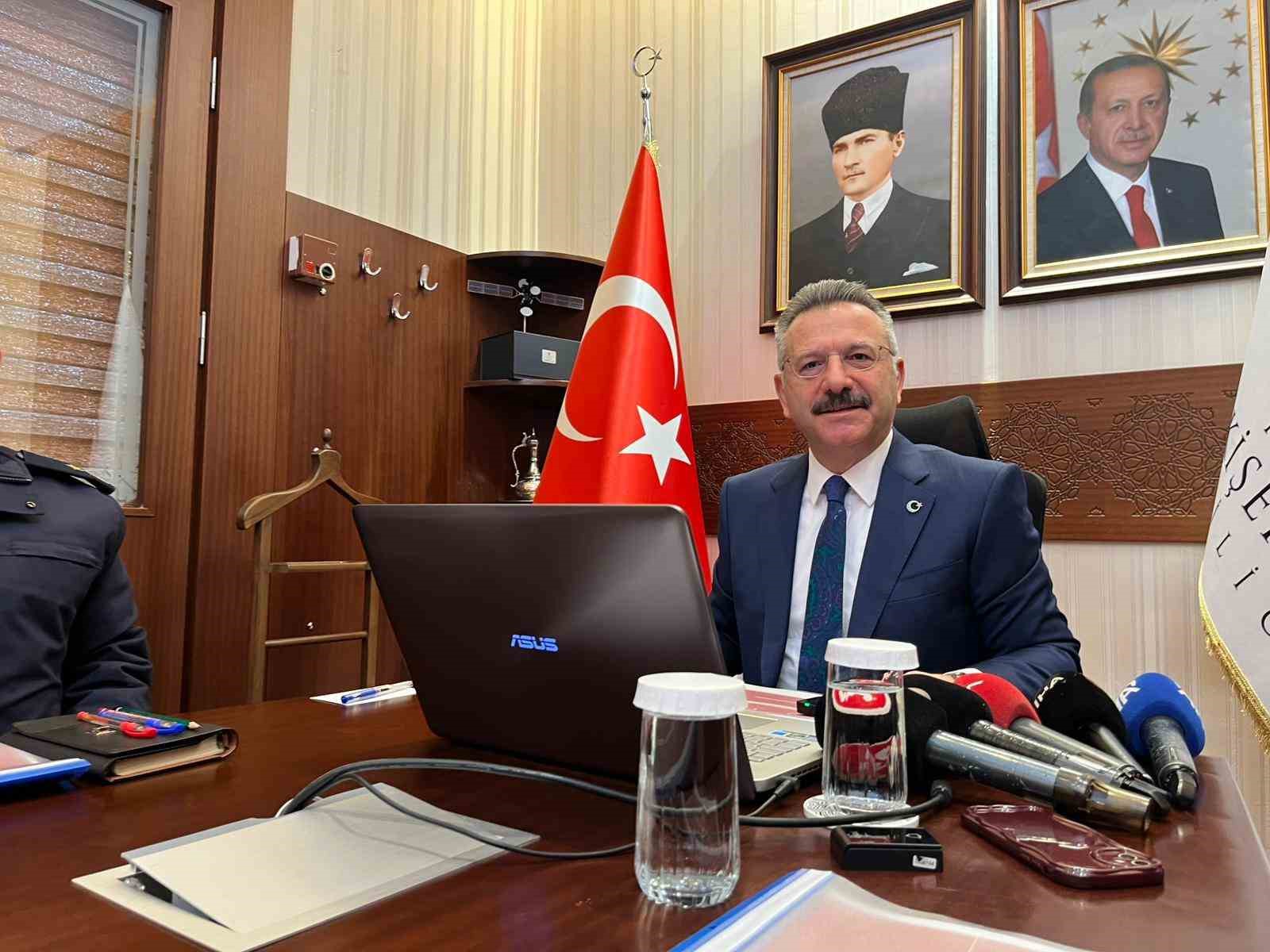 25 yıllık Vali Hüseyin Aksoy&rsquo;dan veda konuşması