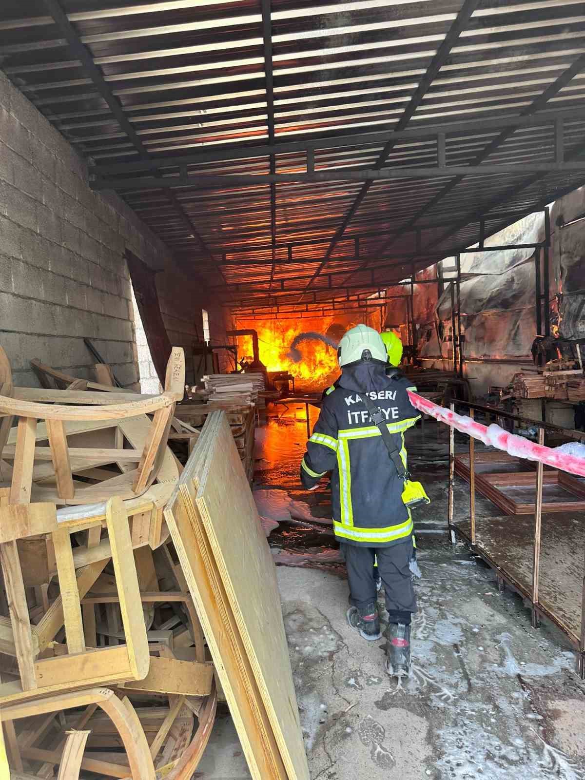 Kayseri İtfaiyesi 2025 yılında 11 bin olaya m&uuml;dahale etti
