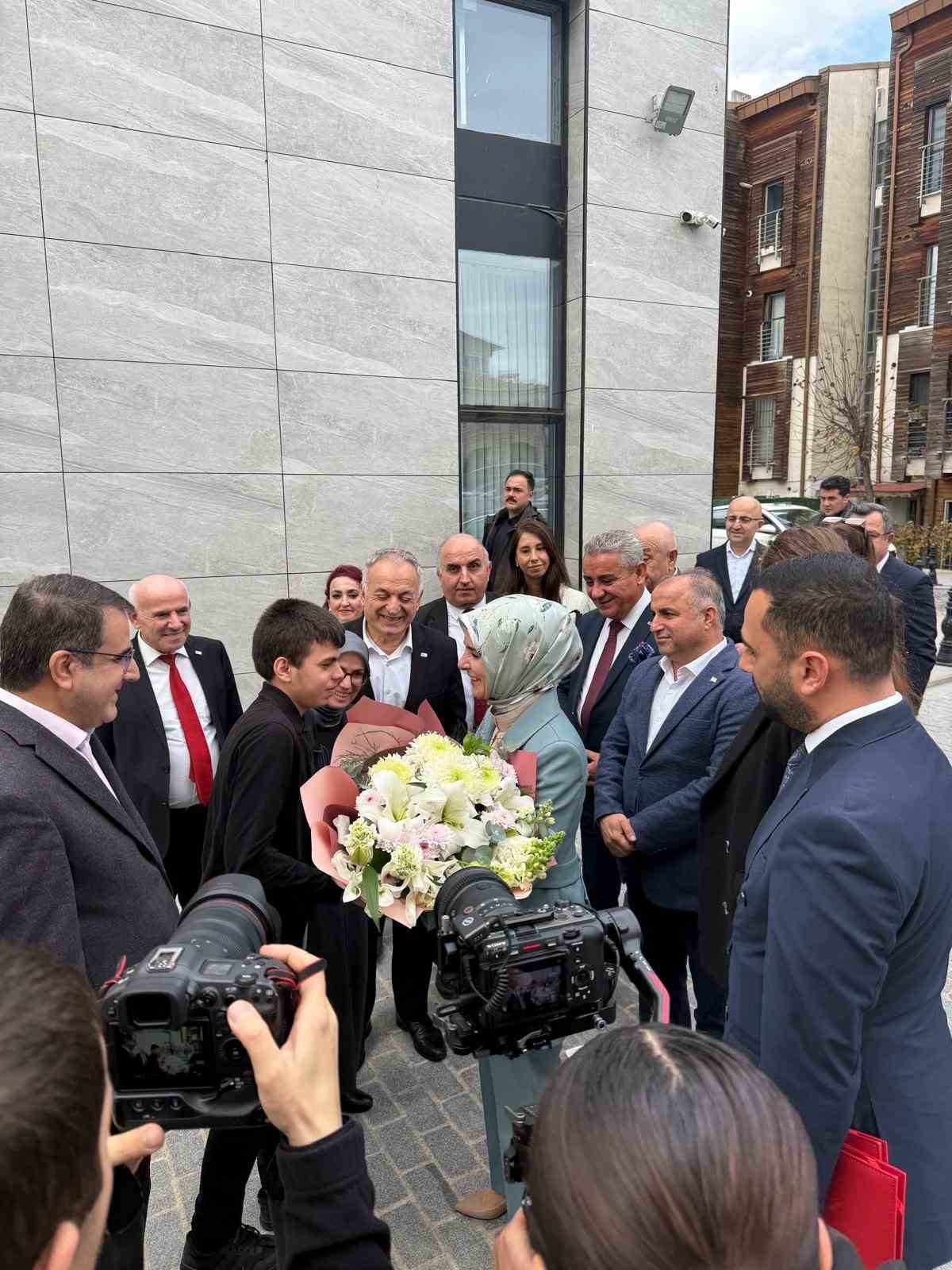 Beyaz Baston, &ouml;zg&uuml;rl&uuml;k ve cesaretin simgesi oldu
