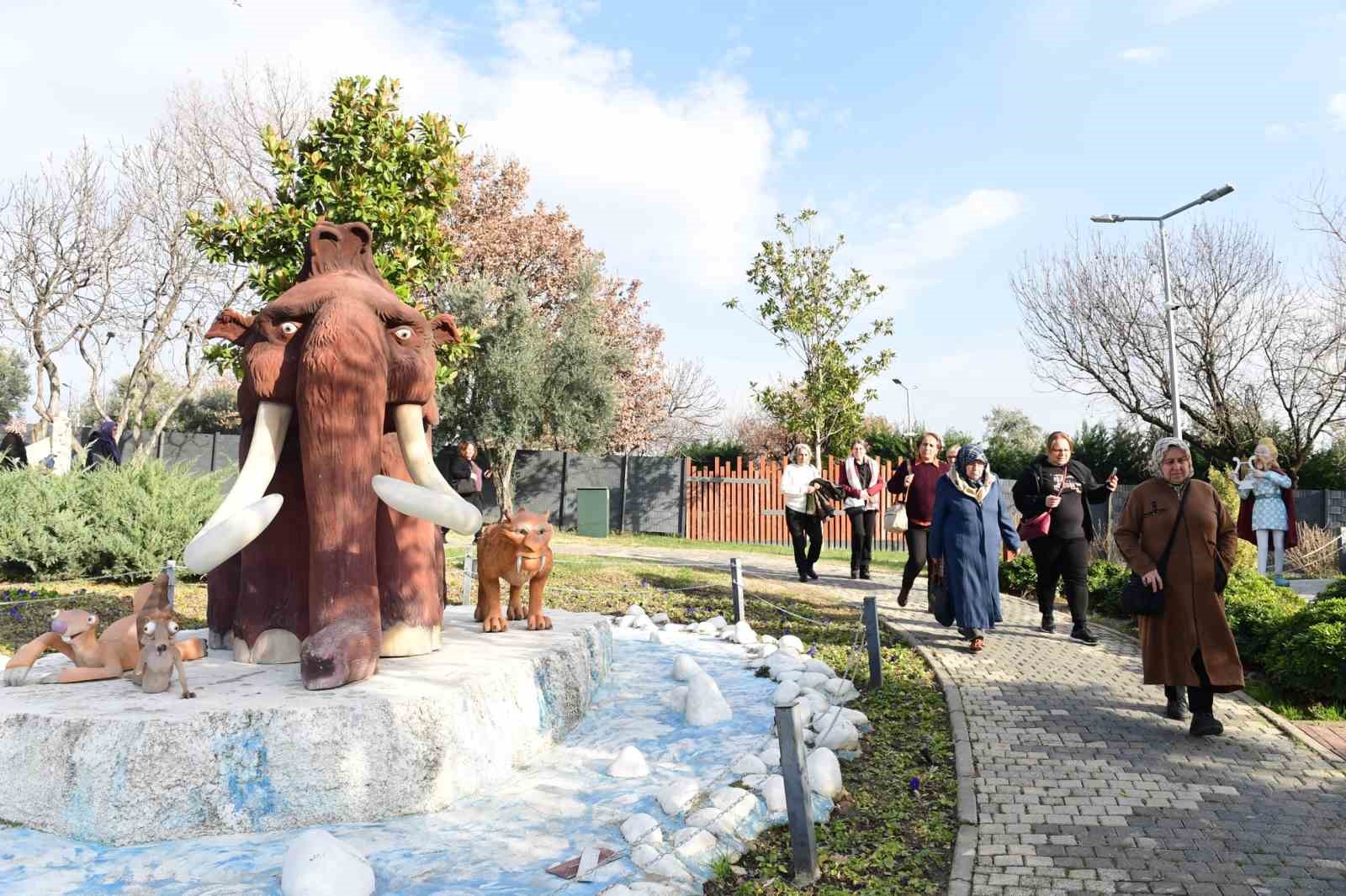 İneg&ouml;l sahnesinde festival var
