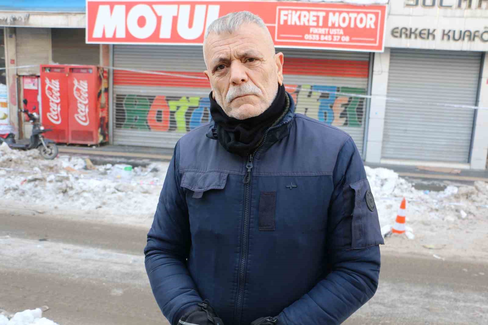 Diyarbakır&rsquo;da kolonu &ccedil;atlayan bina sakinleri hırsızlar i&ccedil;in n&ouml;bet tutuyor
