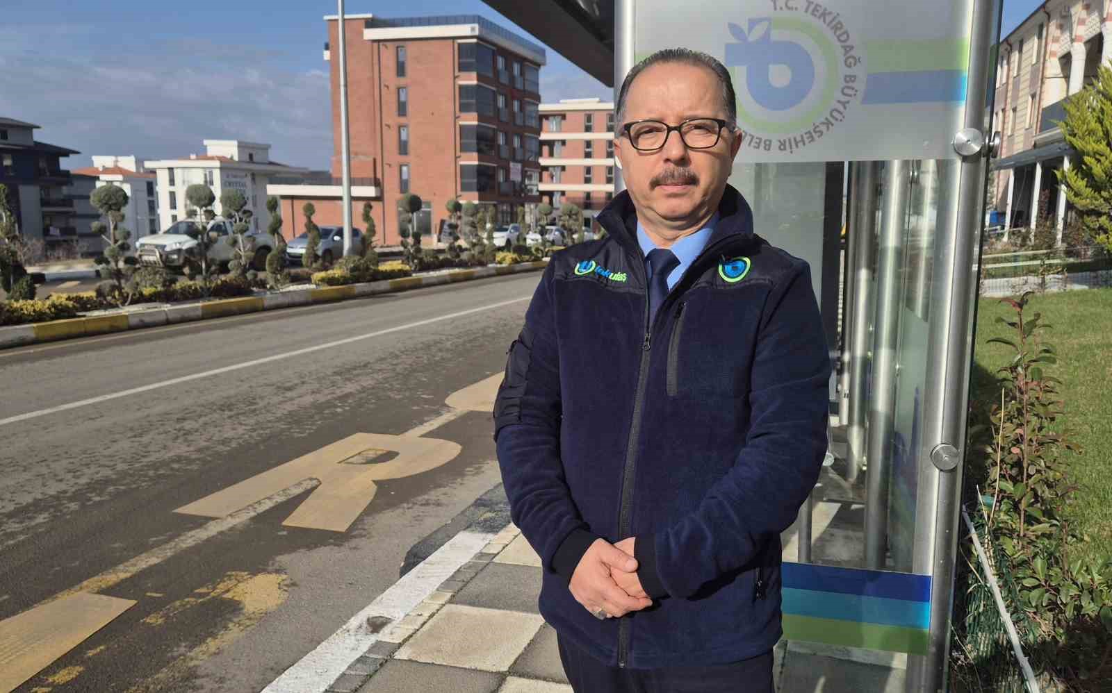 Halk otob&uuml;s&uuml; şof&ouml;r&uuml; kalp krizi ge&ccedil;iren yolcuyu hastaneye yetiştirdi
