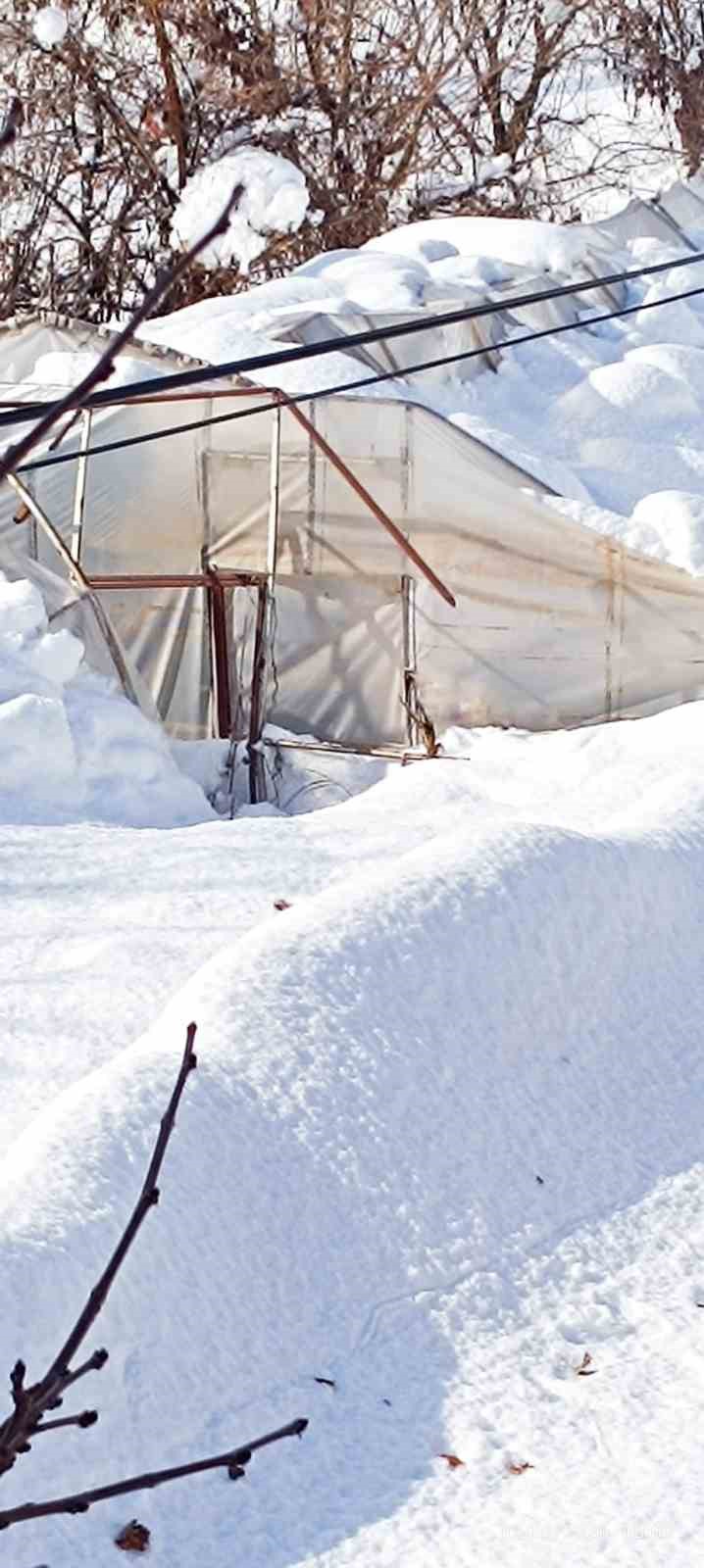 Hakkari&rsquo;de kar seraları &ccedil;&ouml;kertti

