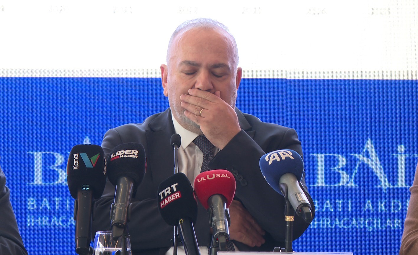 BAİB Başkanı ihracat toplantısında rahatsızlanıp s&ouml;zlerini yarıda kesmek zorunda kaldı
