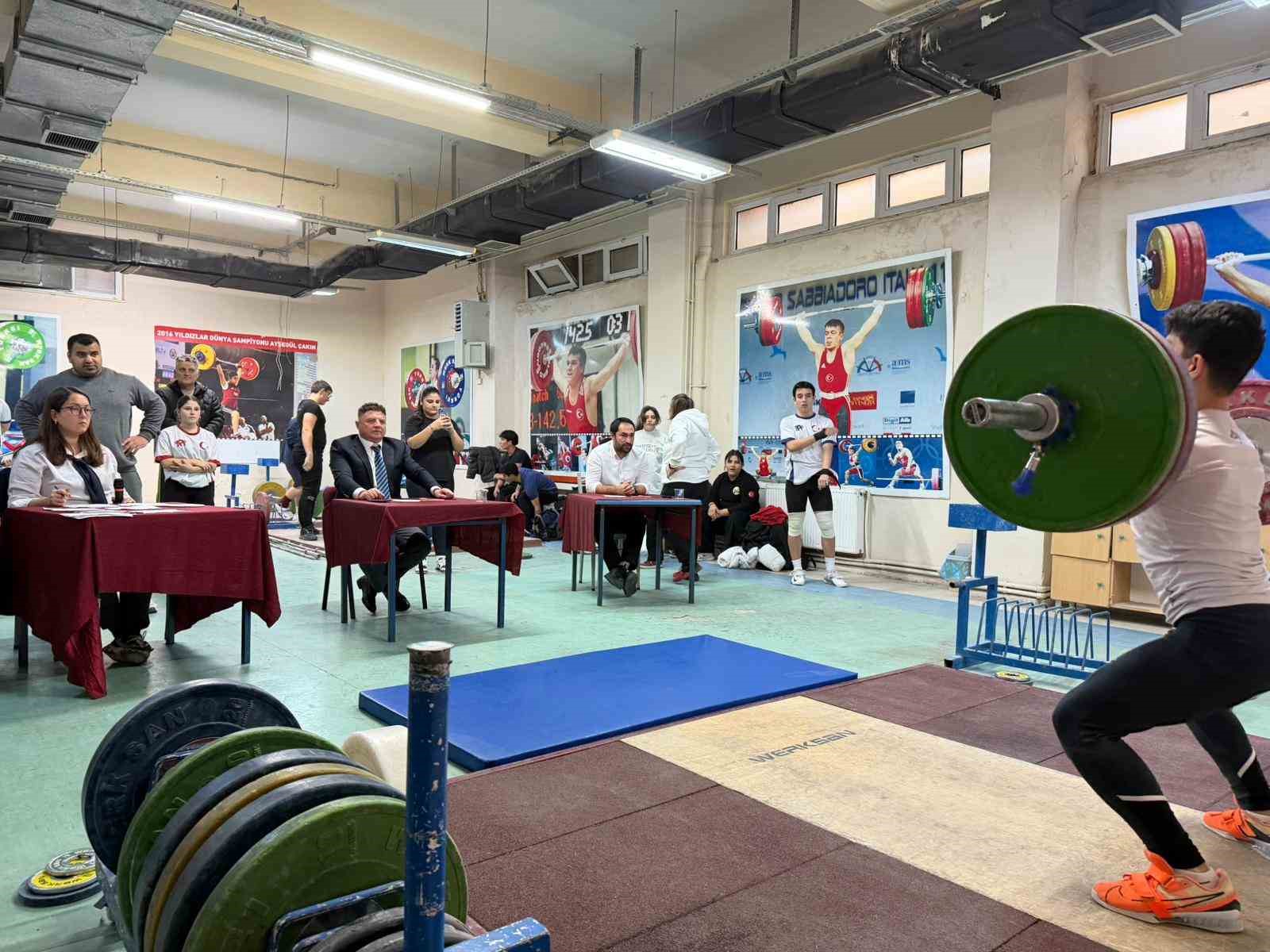 Okul sporları gen&ccedil;ler halter m&uuml;sabakaları tamamlandı
