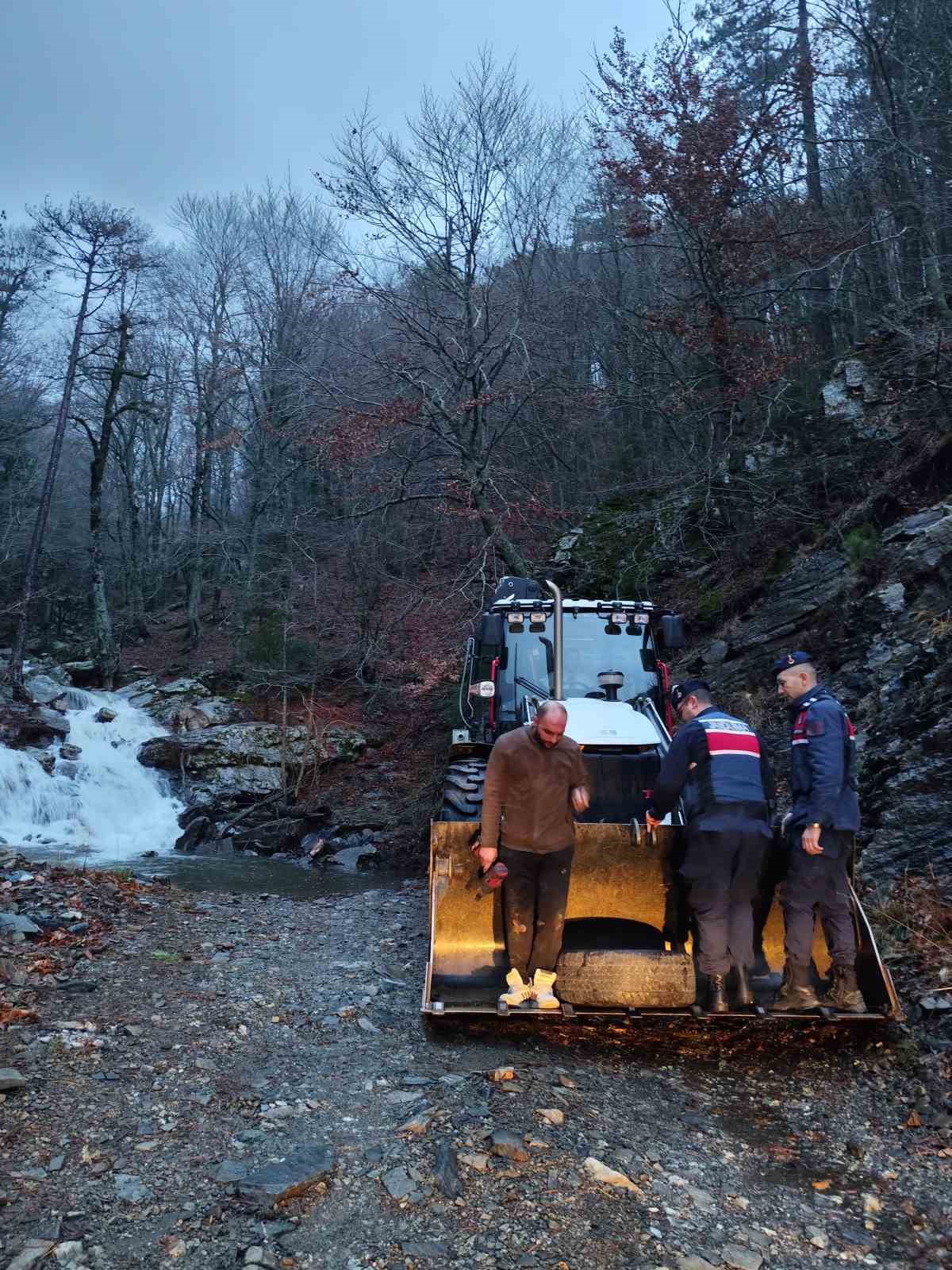 Kaz Dağları&rsquo;nda mahsur kalan 2 kişi kurtarıldı
