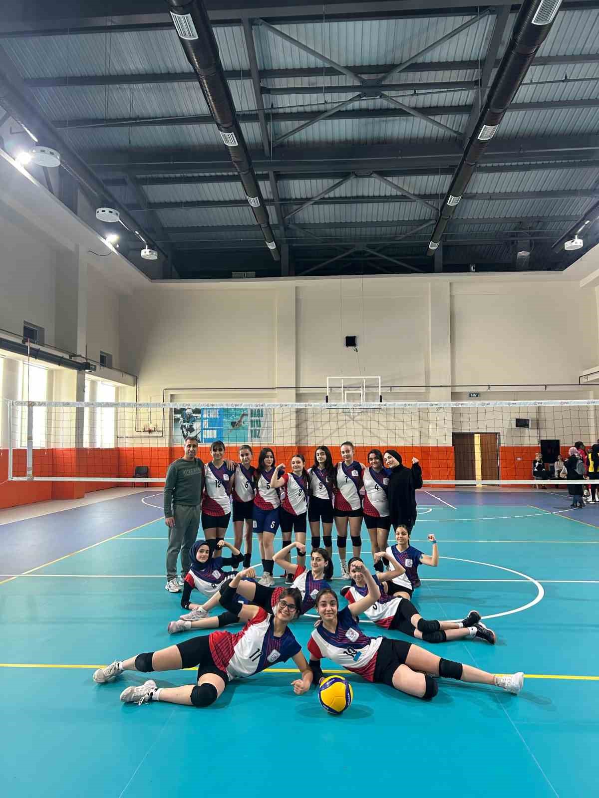 Selahaddin Eyyubi Ortaokulu yarı finalde