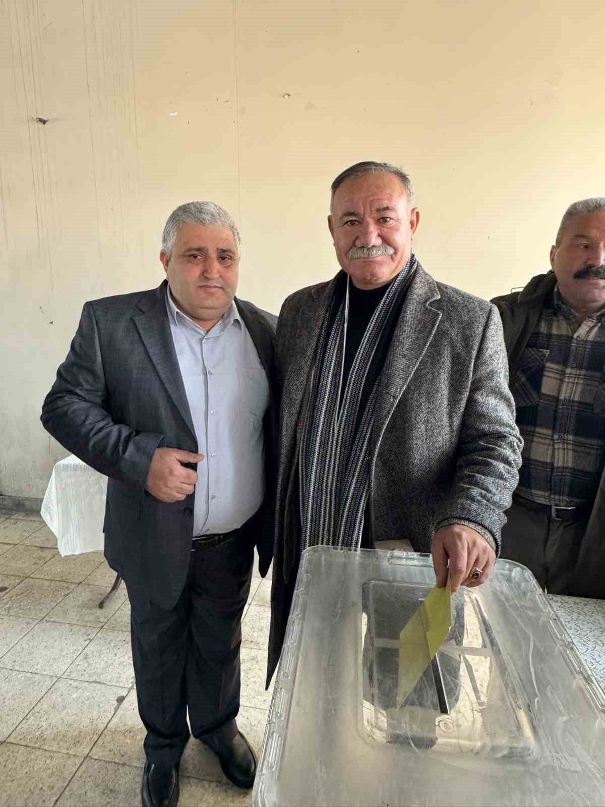 Burhan Taşdemir, Akyaka Esnaf ve Sanatkarlar Odası Başkanlığında güven tazeledi