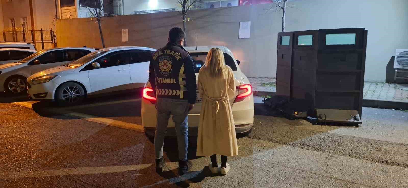 Topuklu ayakkabısıyla aracından inip servistekilere saldıran kadın sürücüye 6 bin 498 TL ceza kesildi