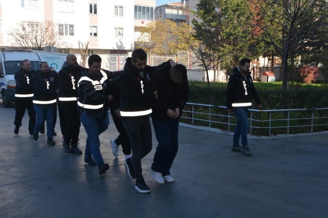 Kırklareli&rsquo;nde gasp ve yağma ş&uuml;phelisi 7 kişi tutuklandı
