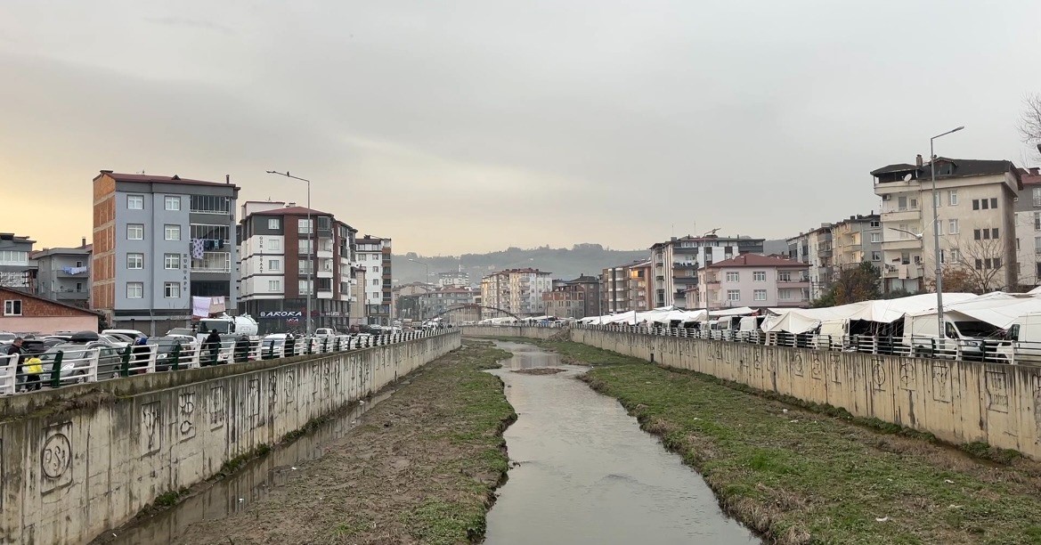 T&uuml;rkiye&rsquo;de en kirli hava &Uuml;nye&rsquo;de &ouml;l&ccedil;&uuml;ld&uuml;
