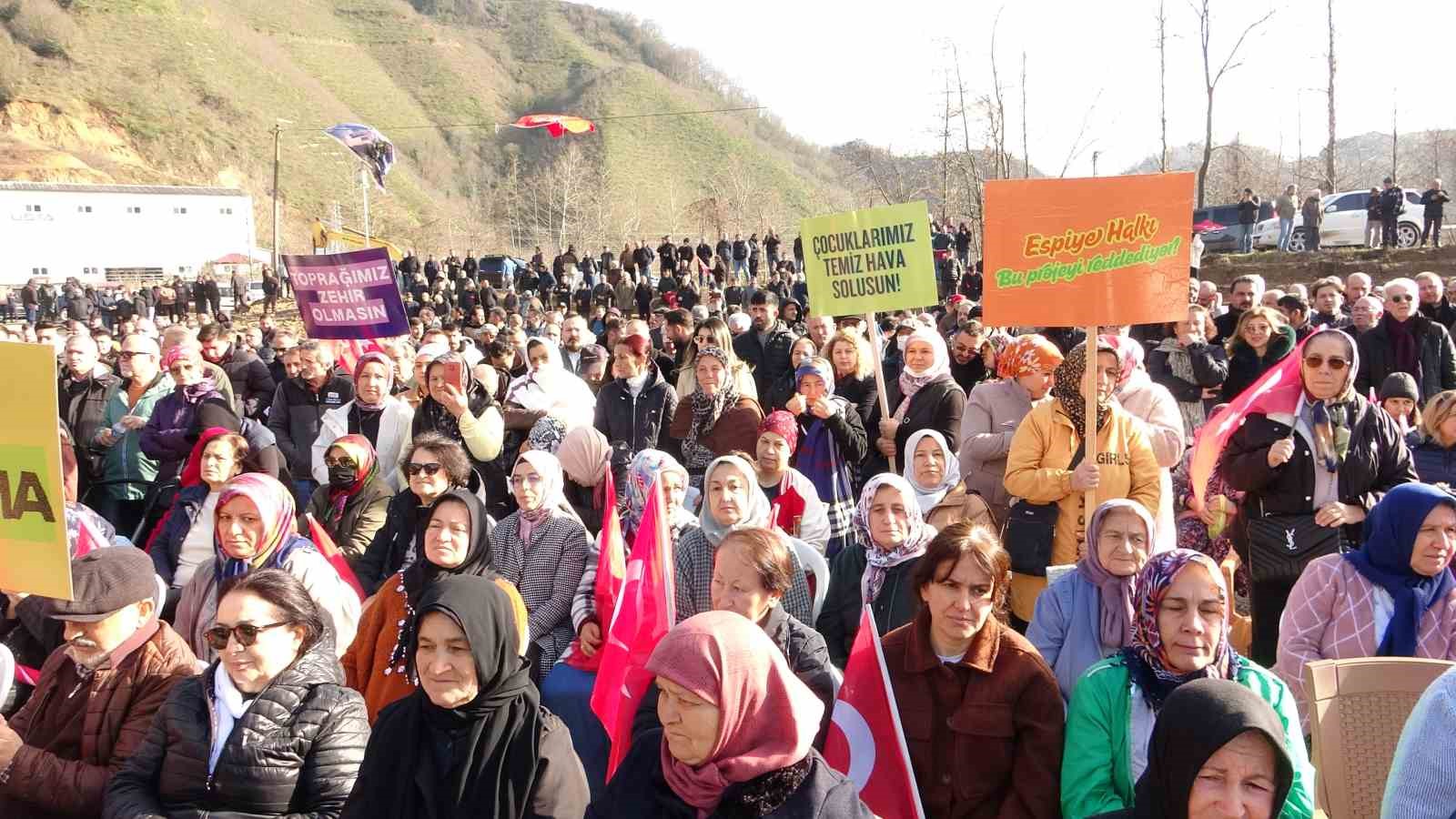 T&uuml;rk&uuml;lere konu olan Gelevera Deresi kenarına yapılması planlanan &ccedil;&ouml;p depolama alanına tepki
