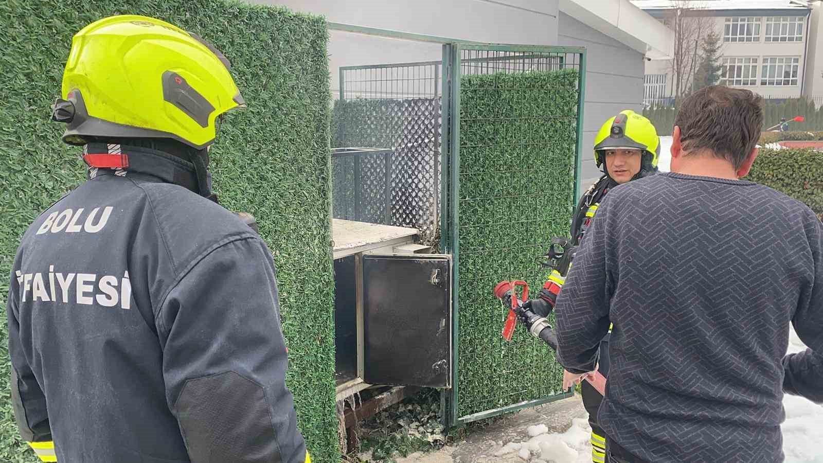 Bolu&rsquo;da elektrik kaynaklı &ccedil;ıkan baca yangını, etrafı dumana boğdu
