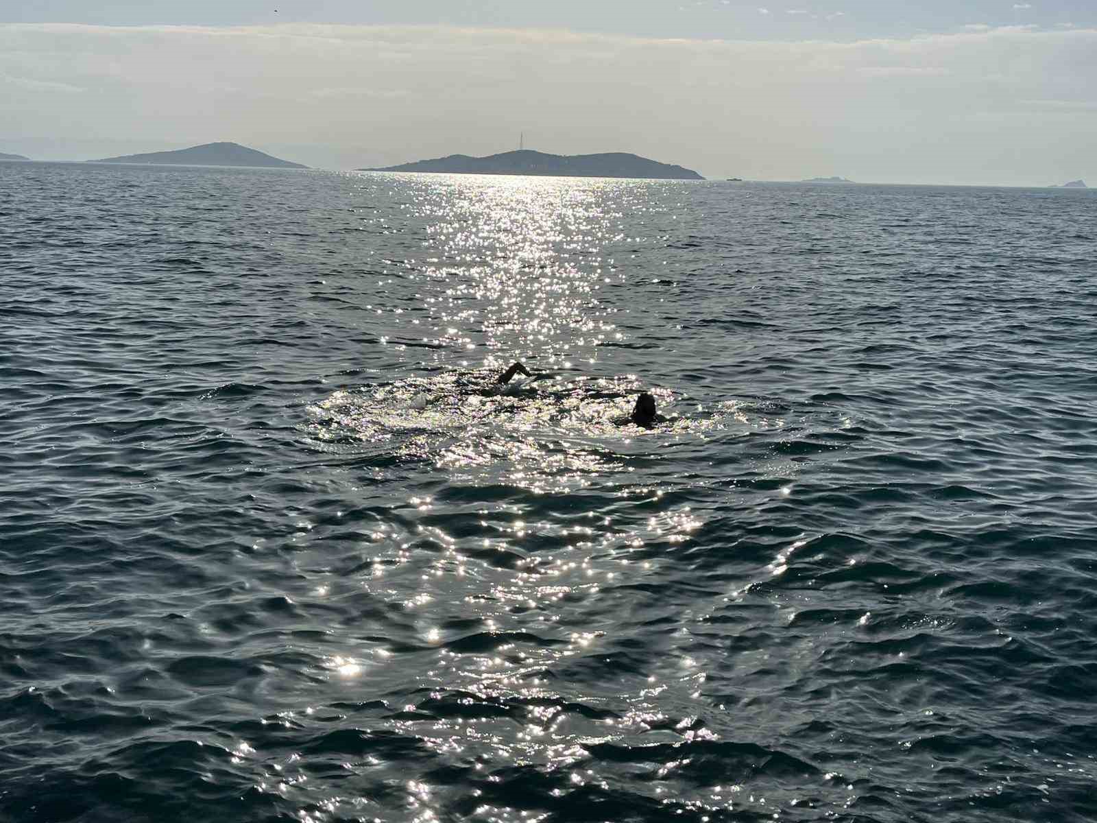 Kadık&ouml;y&rsquo;de denizdeki dalgaların &ccedil;arptığı 3 y&uuml;z&uuml;c&uuml;n&uuml;n arkadaşı konuştu. "Arkadaşlarımızın amacı denize girmek değildi"
