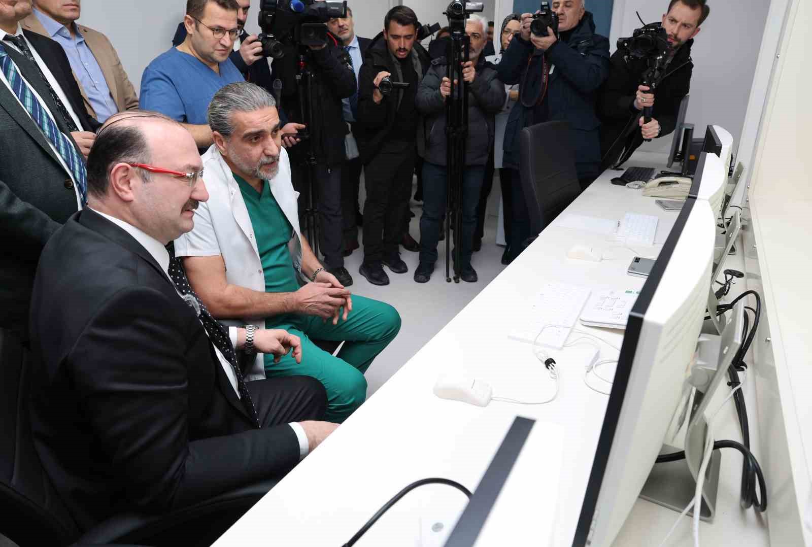 Atat&uuml;rk &Uuml;niversitesi Araştırma Hastanesinde yeni nesil anjiyografi cihazı hizmete alındı
