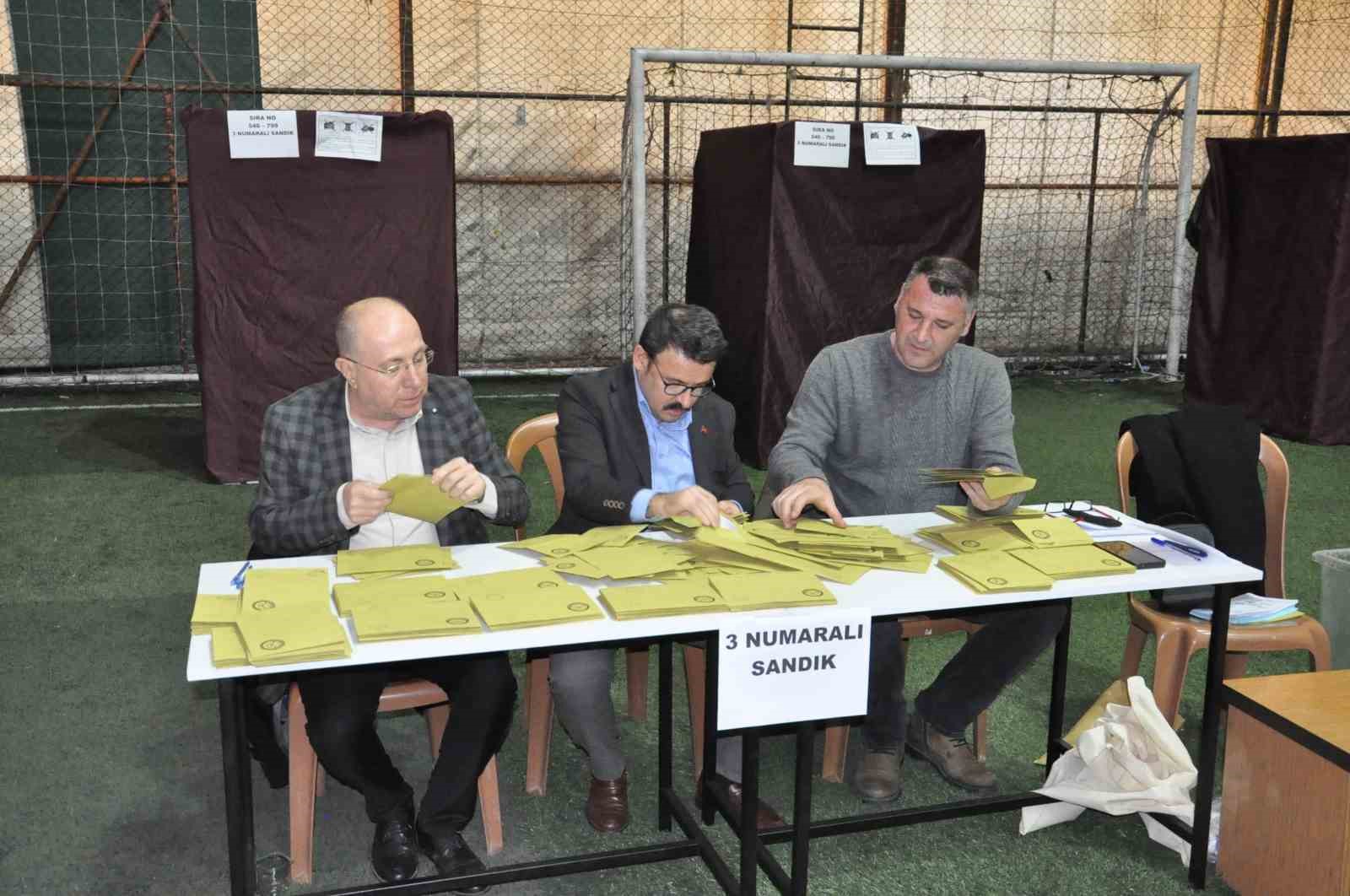 Salihli Madeni Eşya Sanatkarları Esnaf Odası Genel Kurulunda Y&uuml;ksel Hisar g&uuml;ven tazeledi
