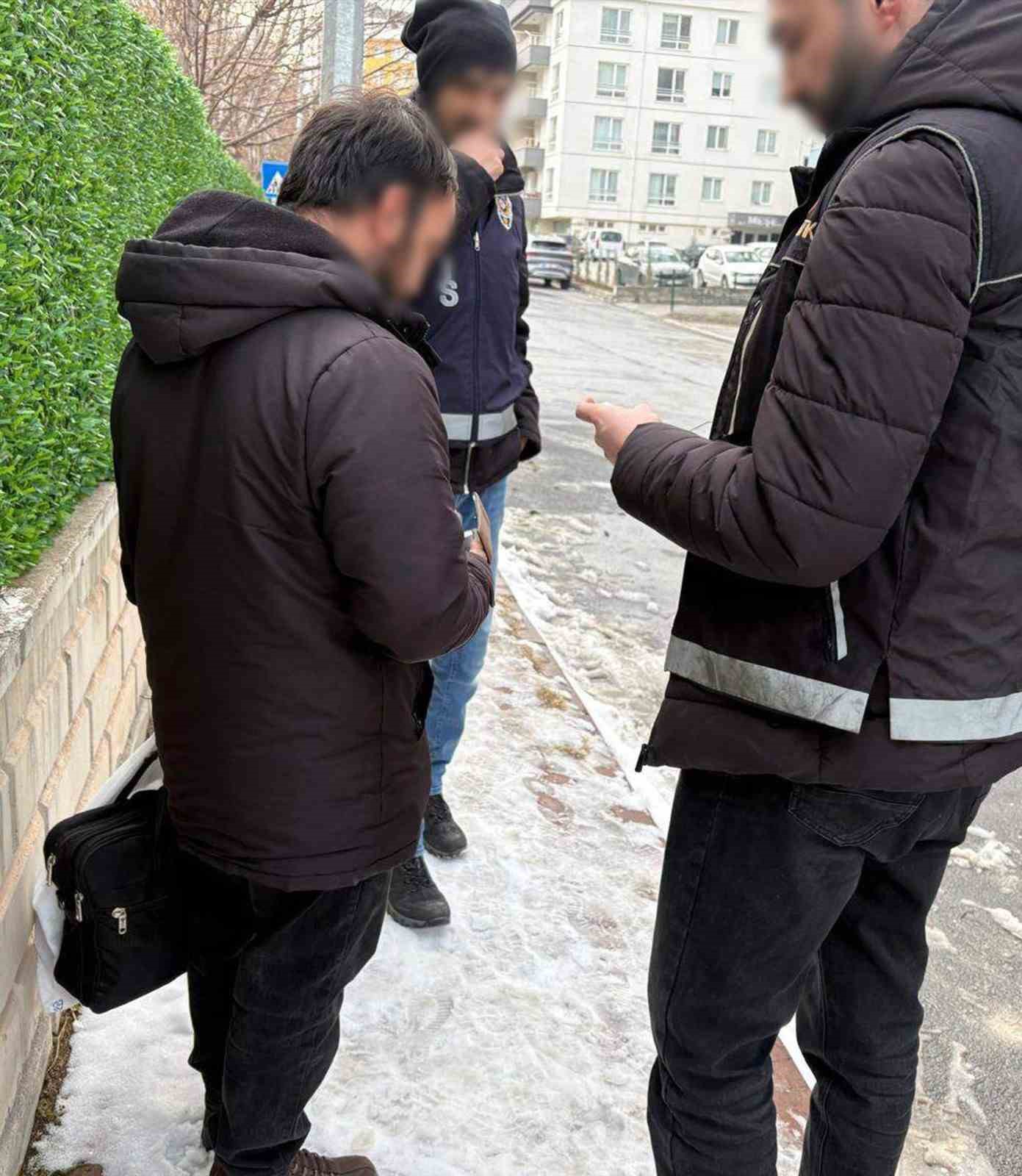 Kayseri&rsquo;de okulla ilgisi olmayan 12 şahıs sorgulandı
