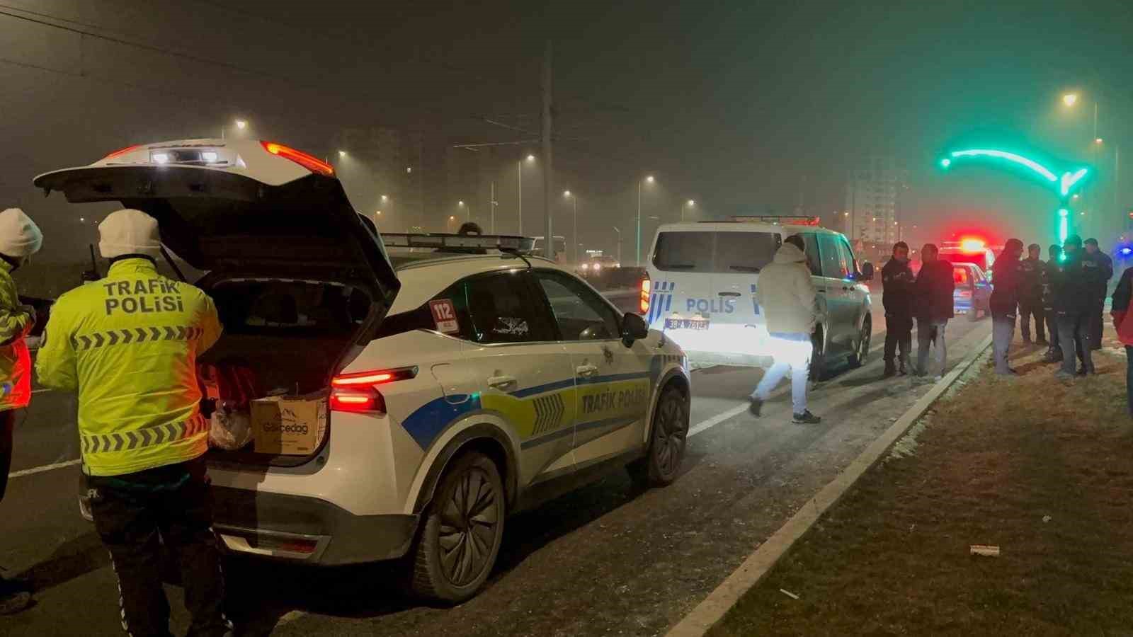 Polise &ccedil;arpıp ka&ccedil;tıktan sonra olay yerinde yakalanan şahıs tutuklandı
