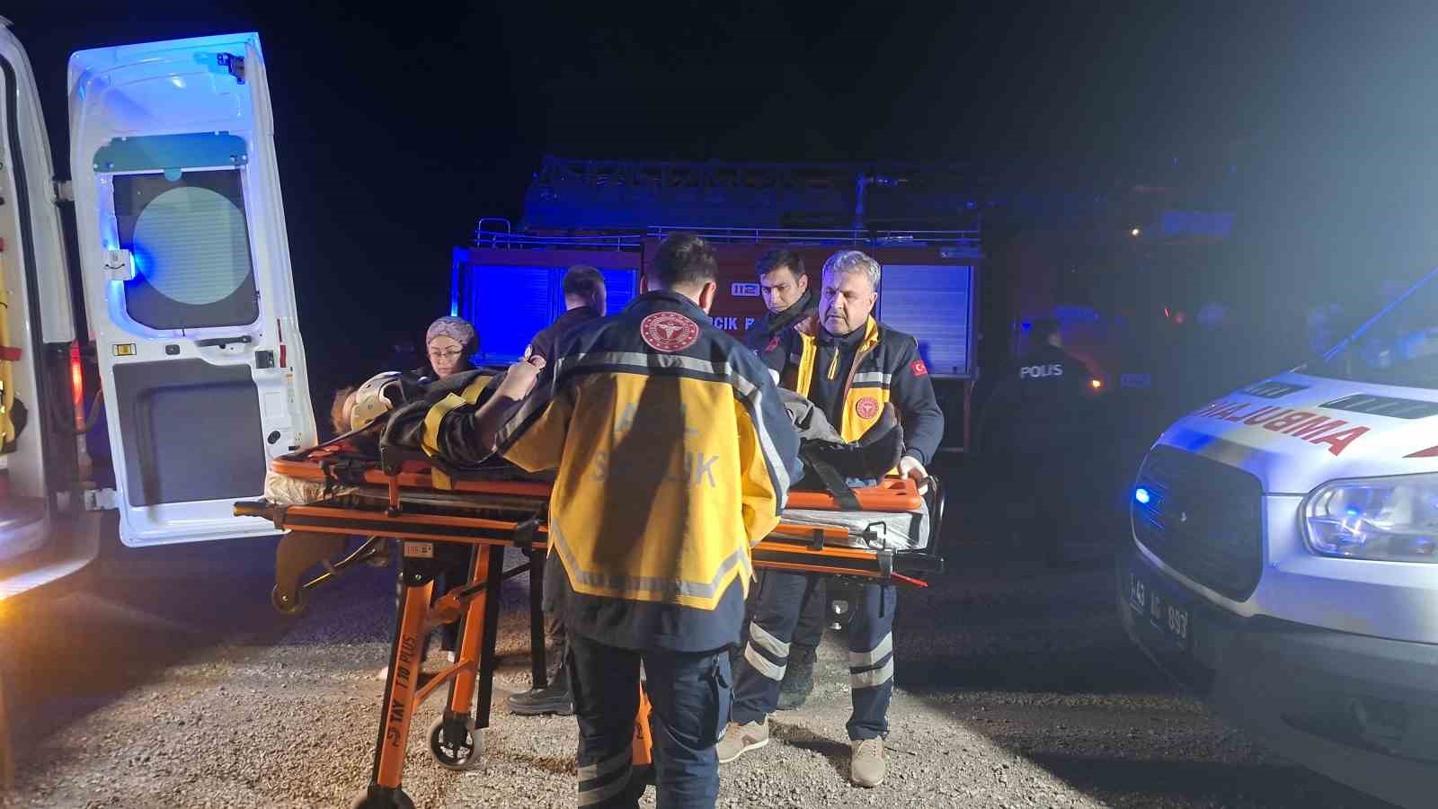 Hisarcık&rsquo;ta otomobil ile motosiklete &ccedil;arpıştı: 2 yaralı
